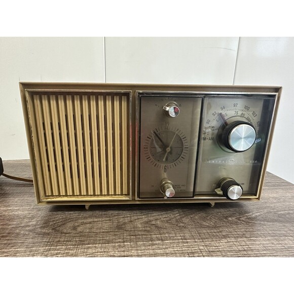 Vintage GE Solid State Clock Radio Beige Tested Works - Picture 1 of 5